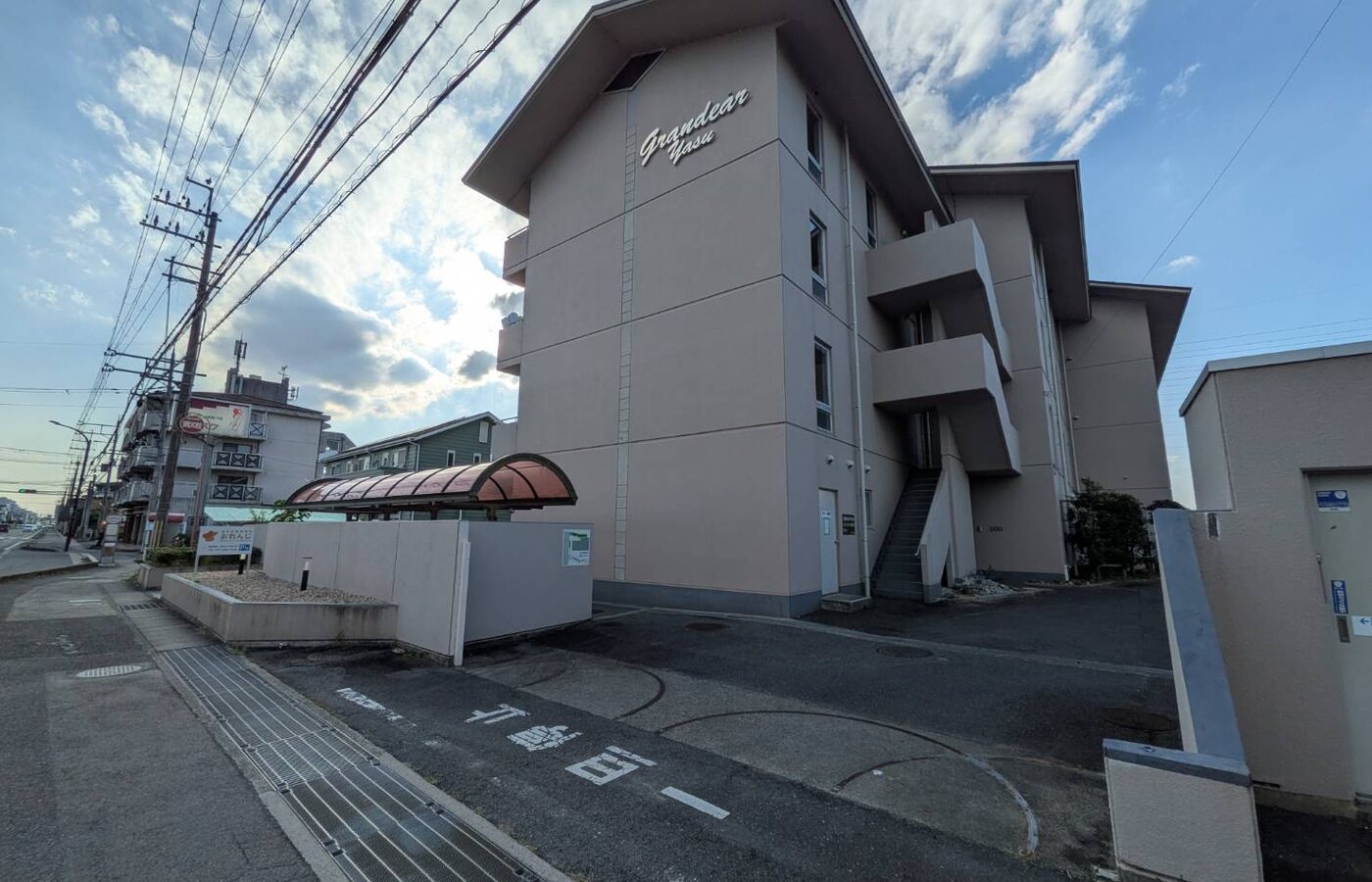 グランドール野洲の外観